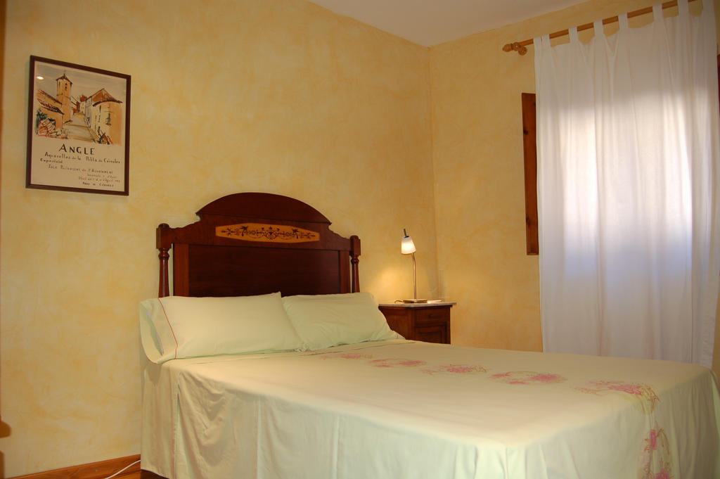 Cal Pastor Hostal La Pobla de Cervoles Habitación foto